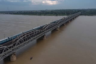 Delhi flood: નવ દિવસ બાદ યમુનાનું જળસ્તર ખતરાના નિશાનથી નીચે