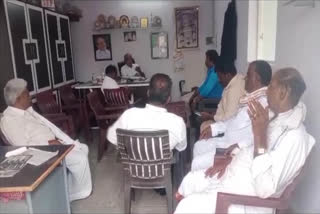 YCP leaders meet against minister Ambati