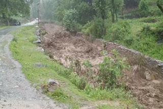 flash-floods-damaged-several-culverts-in-zirhama-and-gujjerpati-areas-of-kupwara