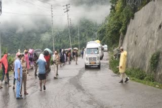 jammu-srinagar-highway-partially-restored-for-traffic