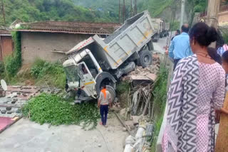 Dumper Accident in Srinagar