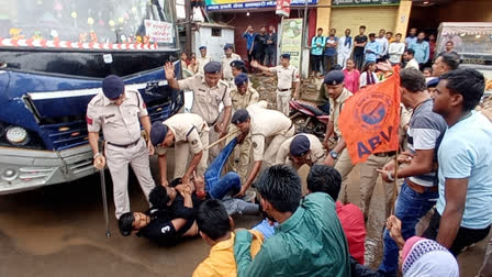 ABVP blocked National Highway