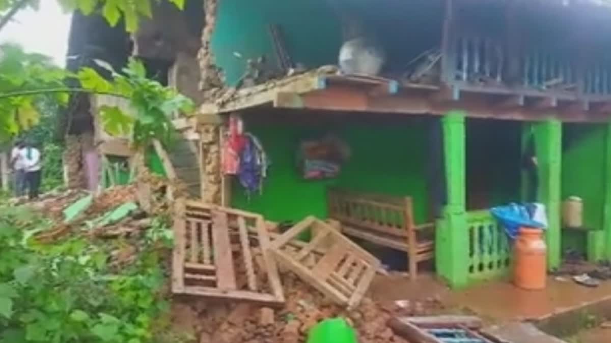 HOUSE COLLAPSES IN KHANAPUR