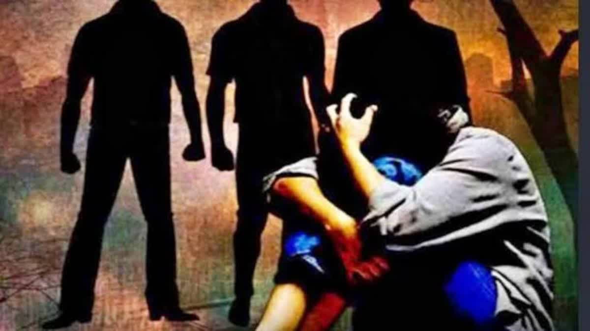 GHAZIABAD STUDENT GANG RAPED  പെൺകുട്ടിയെ പീഡിപ്പിച്ചു  STUDENT ON WAY TO COLLEGE KIDNAPPED  കൂട്ടബലാത്സംഗം ചെയ്‌തു