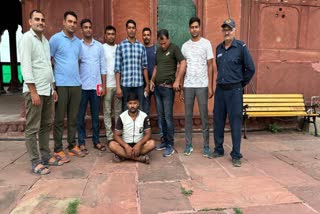 इनामी बदमाश चढ़ा पुलिस के हत्थे