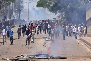 BANGLADESH LABOR RESERVATION  BANGLADESH PROTEST  ബംഗ്ലാദേശ് തൊഴില്‍ സംവരണ പ്രക്ഷോഭം  ബംഗ്ലാദേശില്‍ പ്രക്ഷോഭം കനക്കുന്നു