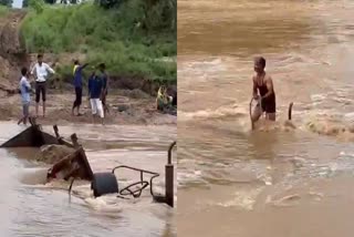 SEONI WORKERS TRACTOR STUCK IN FLOOD