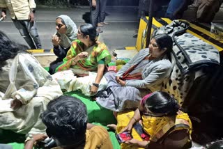 protest by MLA Karemma Nayak RAICHUR  SUSPENSION ORDER  ಸಚಿವ ಡಾ ಶರಣಪ್ರಕಾಶ್​ ಪಾಟೀಲ್  ಶಾಸಕಿ ಜಿ ಕರೆಮ್ಮ