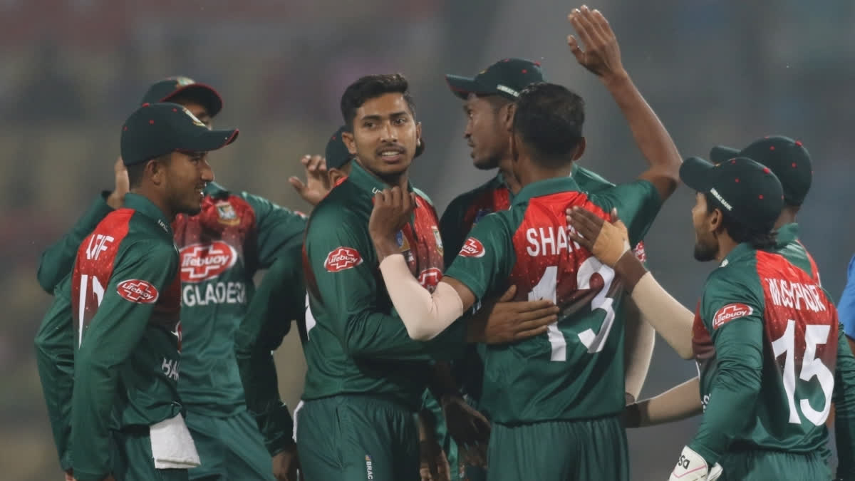 Mohammad Naim Sheikh Walking In Fire  Mohammad Naim Sheikh  Mohammad Naim Sheikh Mind Training  Mohammad Naim Sheikh Fire  Bangladesh Cricketer Walking In Fire  ODI World Cup  Asia Cup  Bangladesh Cricket Team  മുഹമ്മദ് നയിം ഷെയ്ഖ്  മുഹമ്മദ് നയിം ഷെയ്ഖ് പരിശീലനം  മുഹമ്മദ് നയിം ഷെയ്ഖ് തീക്കനല്‍ നടത്തം  മുഹമ്മദ് നയിം മൈന്‍ഡ് ട്രെയിനിങ്