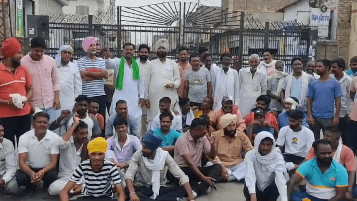 Rajasthan Punjab border blocked by farmers, demands of full water in the Gangnahar