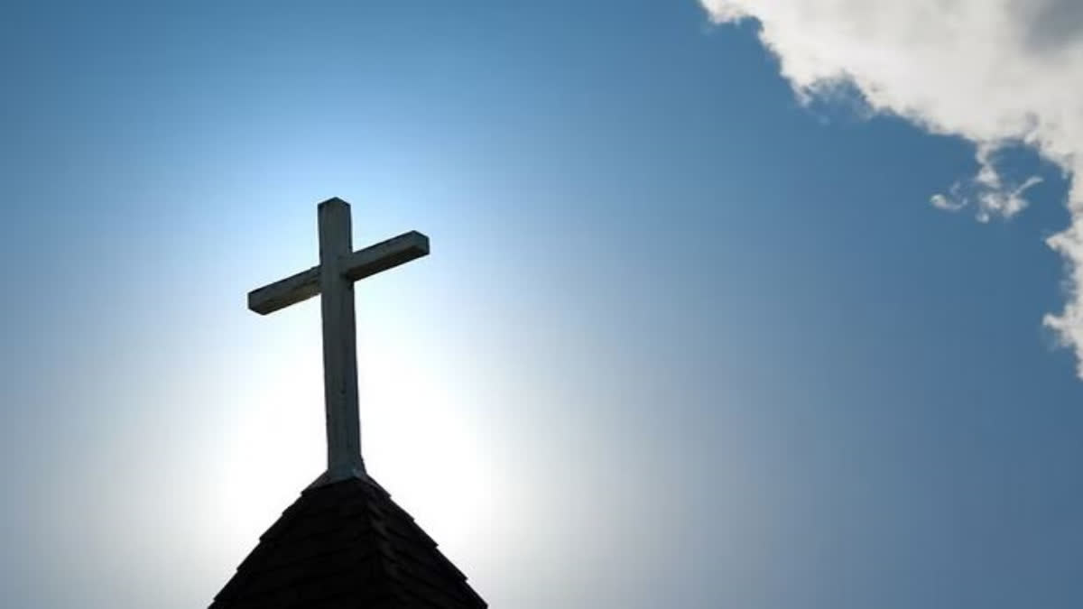 Father Antony Puthavelil on Saturday took charge as the priest of St Mary's Cathedral Basilica, the principal church of the Archdiocese of the Syro-Malabar Church, where a section of priests and believers are opposing the synod's direction to celebrate Holy Mass in a uniform manner.