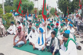 In Faridkot, farmers organizations surrounded the house of the constituency MLA