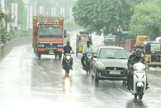 The Meteorological Centre of Hyderabad has announced that there is a possibility of rains accompanied by thunderstorms and lightning in Telangana in the next three days. Heavy rains are expected on Saturday in Adilabad, Komaram Bhim, Manchiryala, Nirmal, Nizamabad, Jagityal, Rajanna Sirisilla, Karimnagar, Peddapalli, Jayashankar Bhupalapalli, Mulugu and Kamareddy districts.