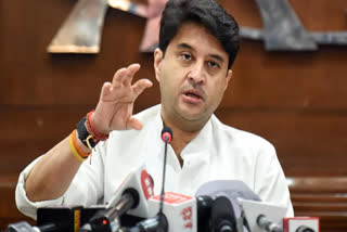 A loyalist of Union Minister Jyotiraditya Scindia and working committee member of the Madhya Pradesh Bharatiya Janata Party has joined the Congress.