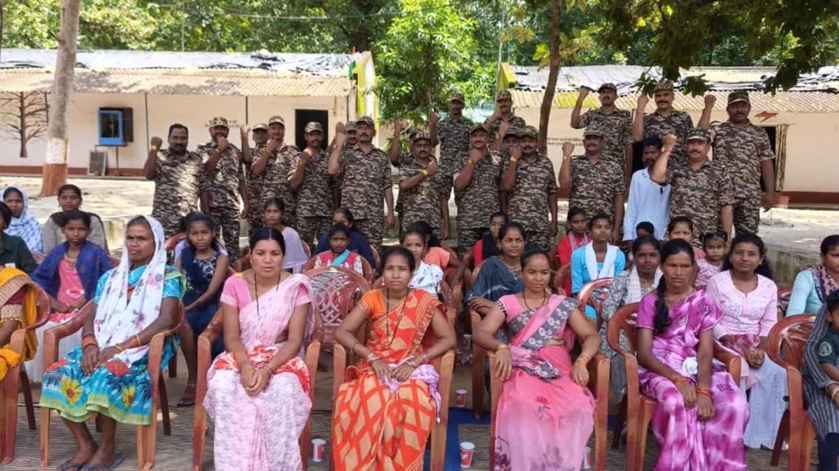 sisters of Naxalgarh tied Rakhi