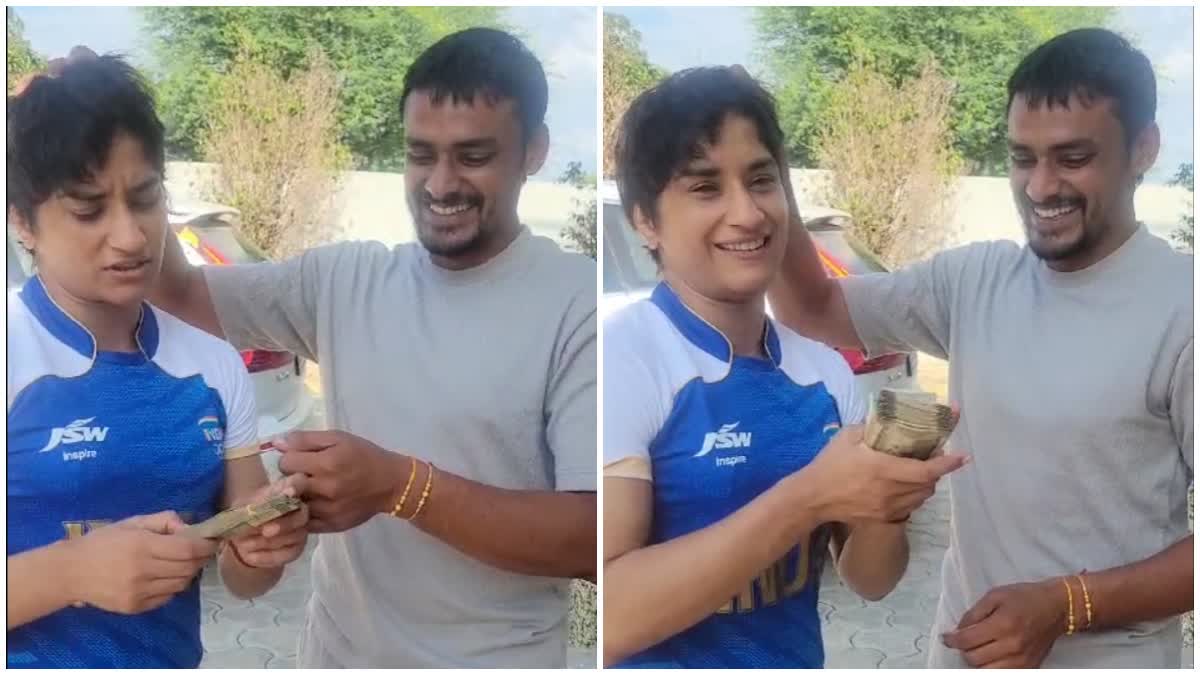 Vinesh Phogat Celebrates Rakshabandhan with her Brother got a bundle of notes as gift