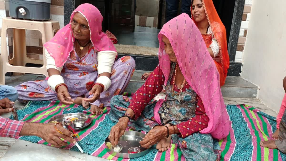 many sisters from Gujarat celebrates rakshabandhan with her brother who living in pakistan