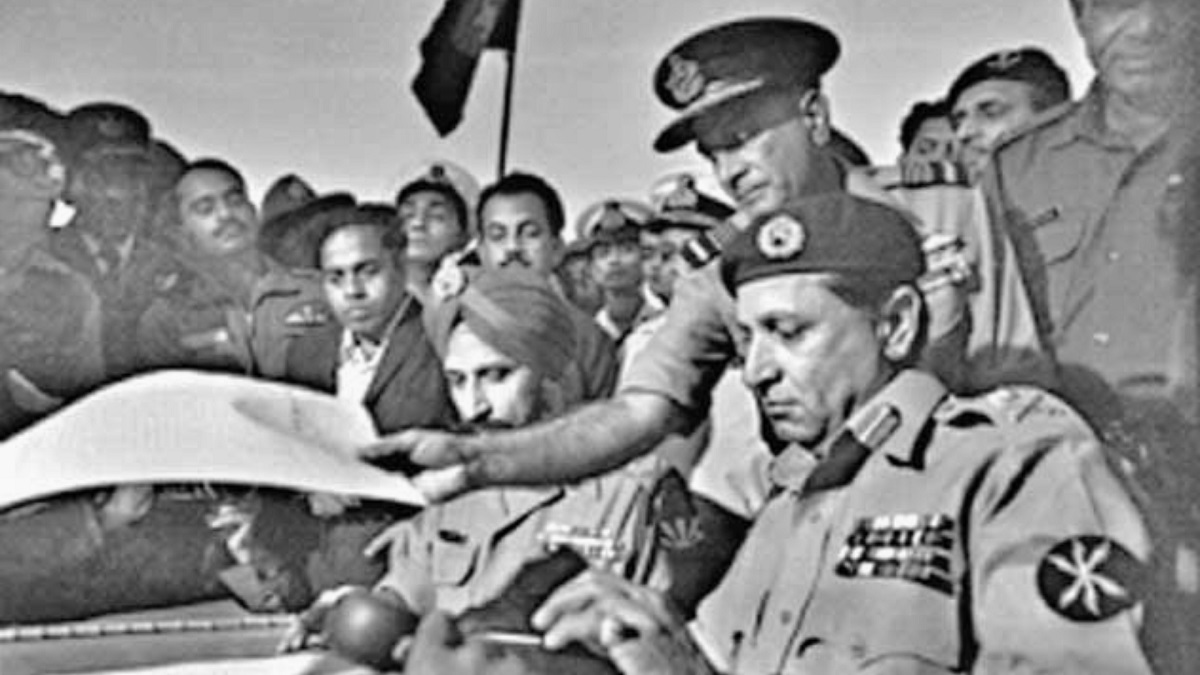 Pakistan Army Commander(Eastern Command) Lt Gen AAK Niazi, signing the instrument of surrender with Indian Army General Officer Commanding in Chief, Gen Jagjit Singh Aurora