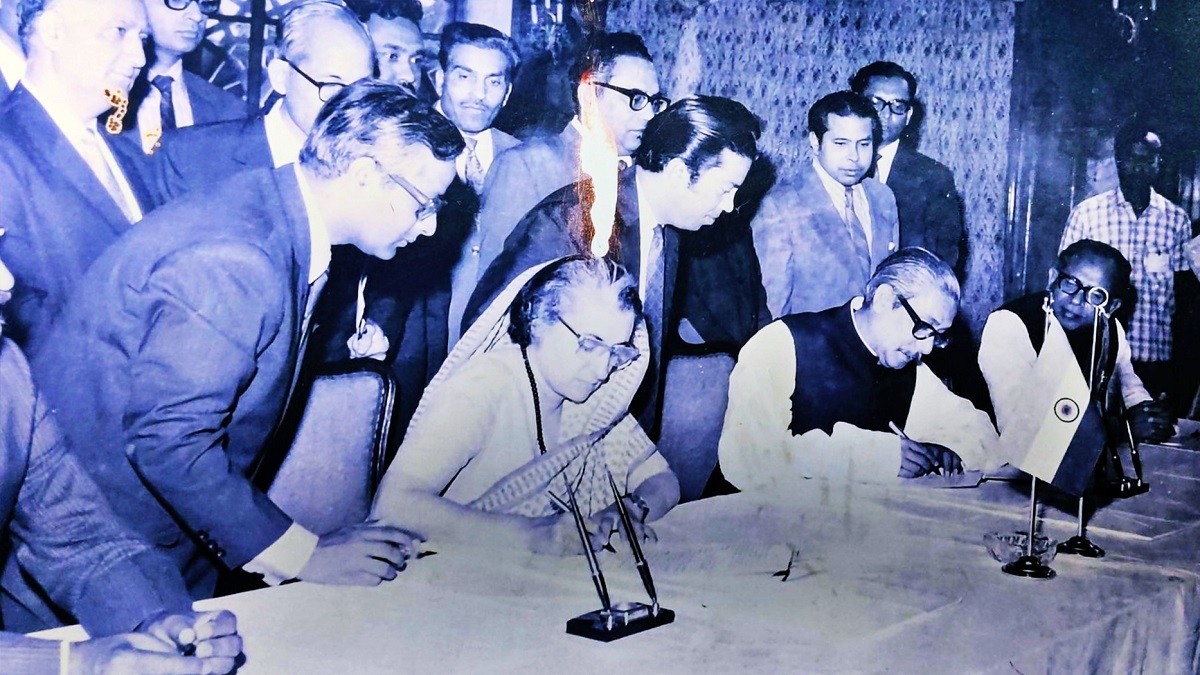 Indian Prime Minister Indira Gandhi and Sheikh Mujibur Rahman signing the treaty of friendship, cooperation and peace in Dhaka on March 2, 1972