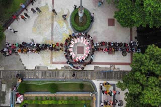 Human chain initiative