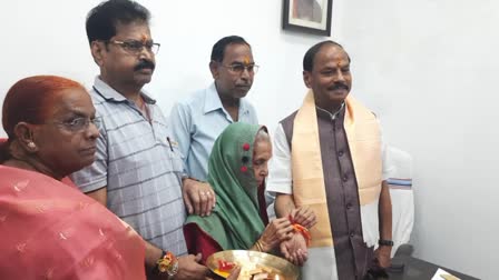 raghubar-das-tied-rakhi-to-sisters-in-jamshedpur