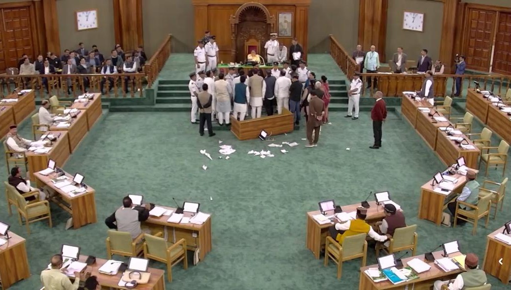 CONGRESS MIC THROWN IN GAISAIN