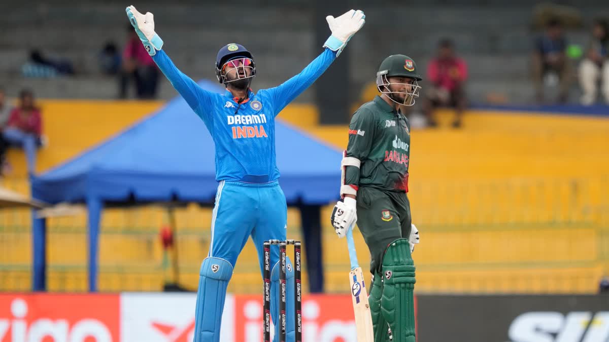 India's wicketkeeper KL Rahul unsuccessfully appeals for the wicket of Bangladesh's Shakib Al Hasan during the Asia Cup cricket match between Bangladesh and India in Colombo, Sri Lanka, Friday, Sept.15, 2023. (AP)
