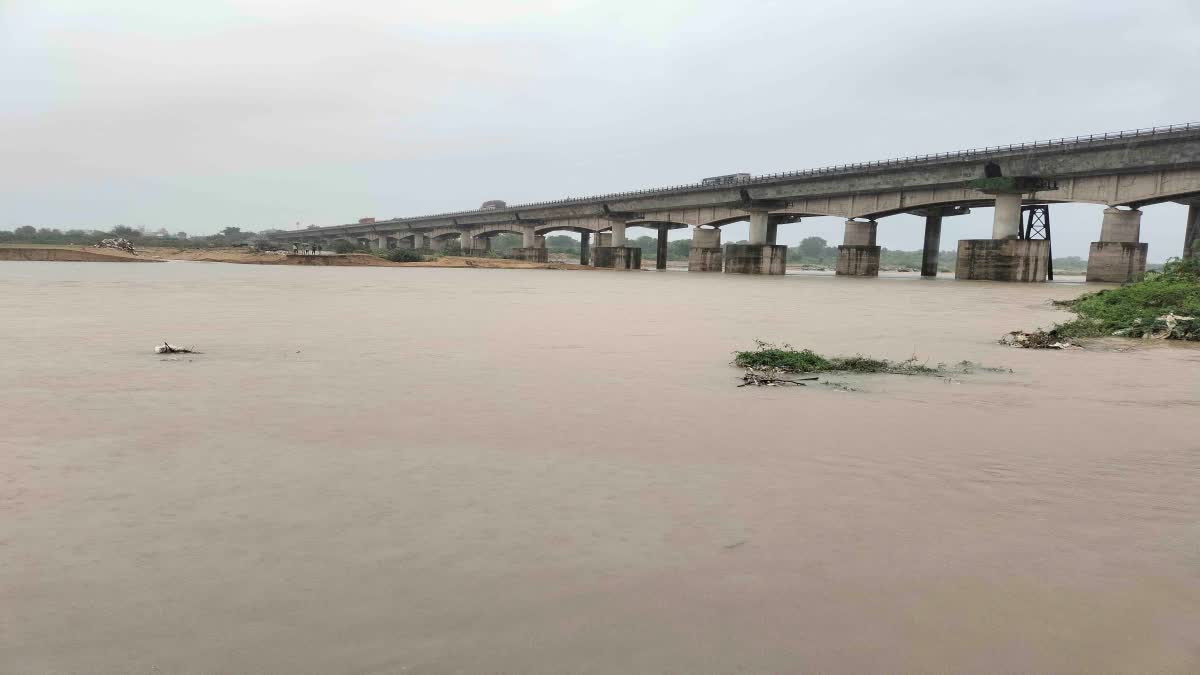 Banaskantha Rain: લાંબા વિરામ બાદ બનાસ નદીમાં પાણી આવતા ખેડૂતોમાં ખુશી