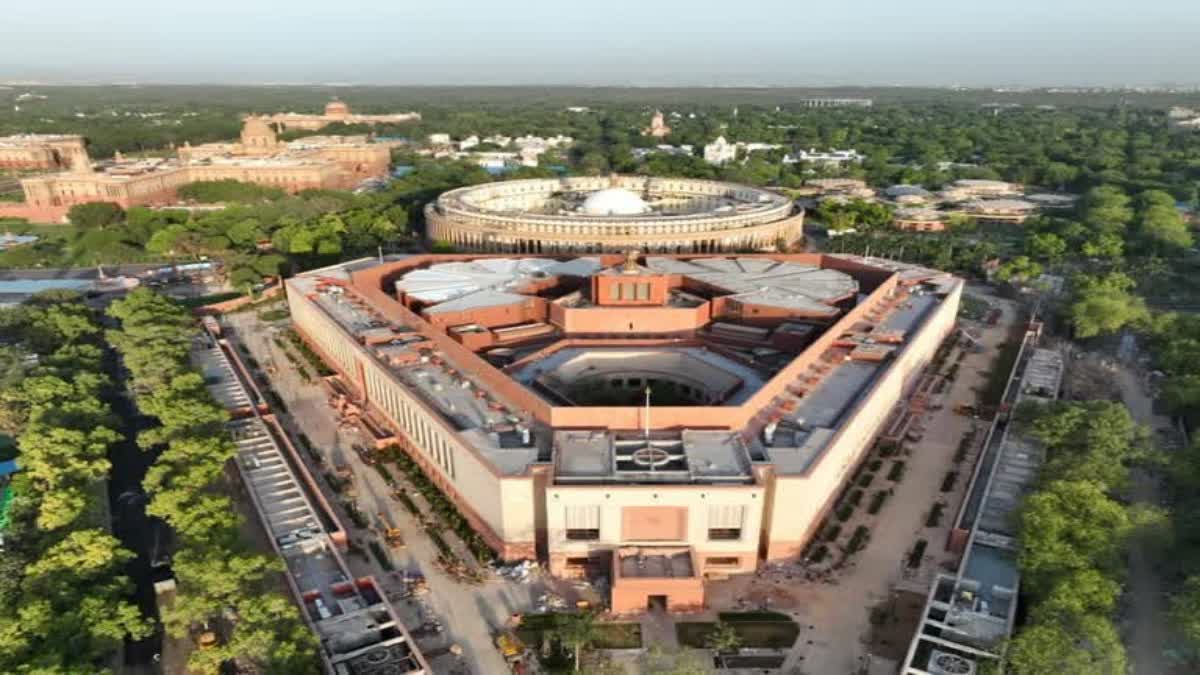 Etv Bharat آج سے پارلیمنٹ کے نو تعمیر شدہ بلڈنگ میں بیٹھیں گے رکن پارلیمان