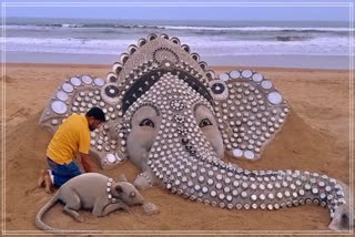 Sand artist Sudarshan Patnaik wishes Ganesh Puja