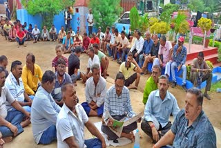 after-tribals-dumka-now-bus-workers-protest-outside-police-station
