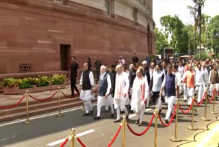 mps entering in to new parliament house