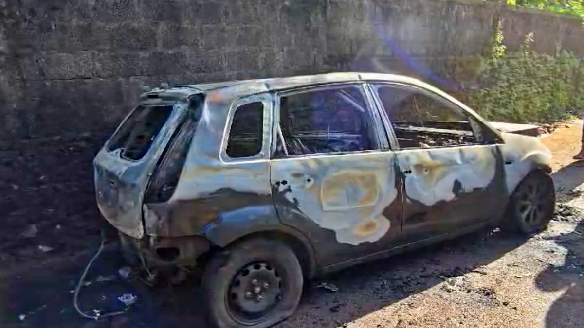 കാർ കത്തി നശിച്ചു  CAR CAUGHT FIRE KUNDARA  കുണ്ടറയിൽ കാറിന് തീപിടിച്ചു  RUNNING CAR CAUGHT FIRE