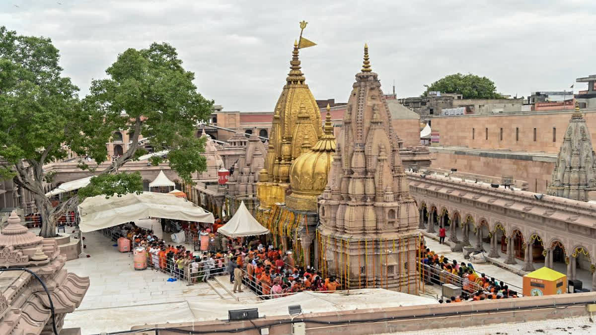 fire broke out in the Kashi Vishwanath temple complex due to Short Circuit