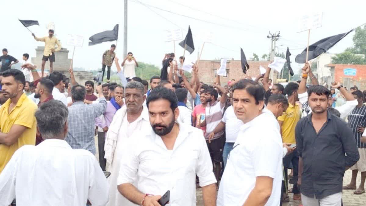 VILLAGERS SHOWED BLACK FLAGS