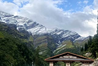 Snowfall on Manali and Lahaul Peaks