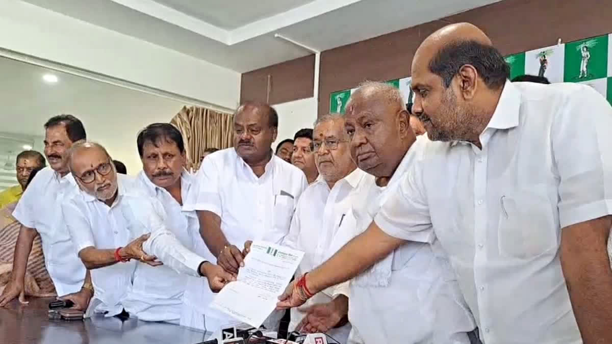Kumaraswamy appointed as the new president of JDS disband of state executive including CM Ibrahim