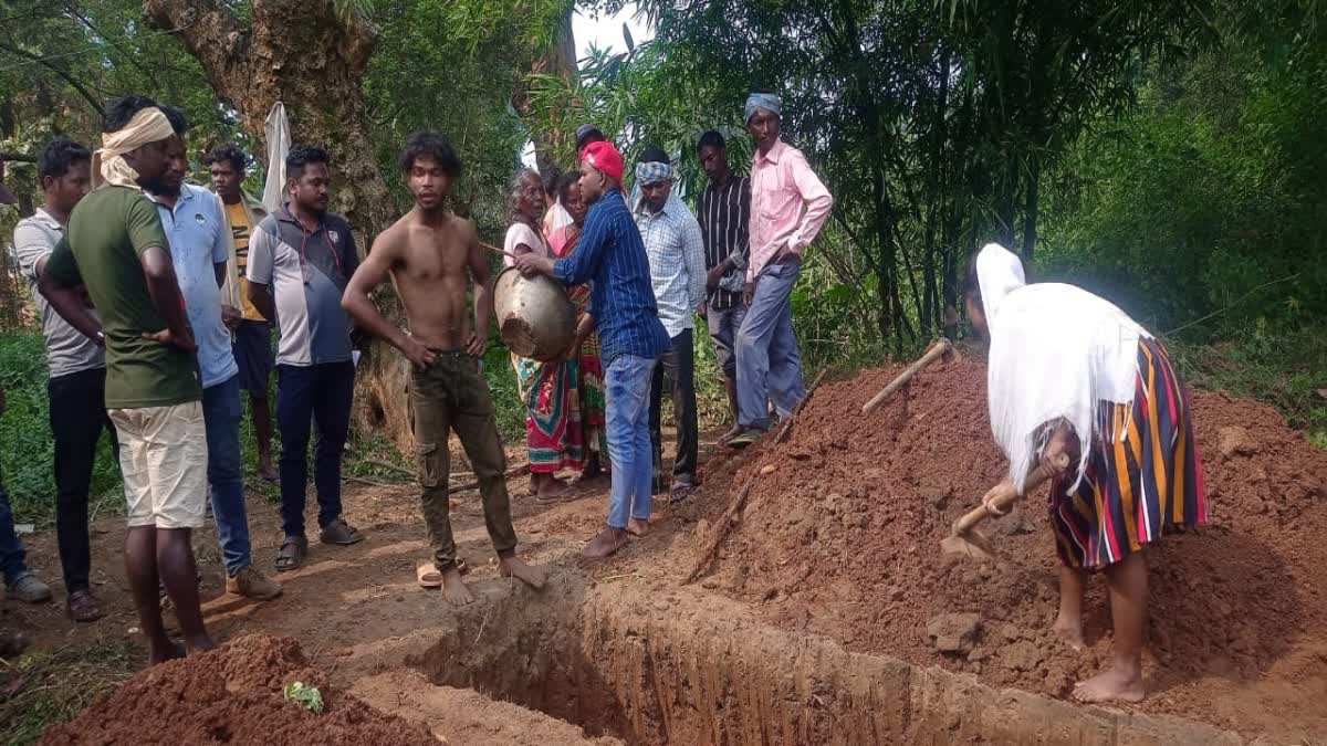 Villagers prevented last rites of dead body
