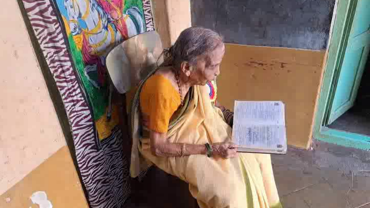 Special story of Haveri grandmother  Haveri grandmother is skilled in many arts  Haveri grandmother Siddhumati Nelavige  ಕೃತಿಗಳ ರಚನೆ  ಪುಸ್ತಕಗಳ ಮುದ್ರಣ  ಹಲವು ಕಲೆಗಳಲ್ಲಿ ಪಾರಂಗತ  ಕನ್ನಡಕದ ಸಹಾಯವಿಲ್ಲದೇ ಓದುವುದು  18 ವರ್ಷದ ಯುವತಿಯರನ್ನು ನಾಚಿಸುವಂತಿರುವ ಈ ಅಜ್ಜಿಯ ಸಾಧನೆ  ಚಿಕ್ಕವಯಸ್ಸಿನಲ್ಲಿ ಮಧುಮೇಹ  ಅಧಿಕ ರಕ್ತದೋತ್ತಡ ಸೇರಿದಂತೆ ಹಲವು ರೋಗಗಳು  ಮನುಷ್ಯನಿಗೆ ಹಲವು ಸಮಸ್ಯೆ