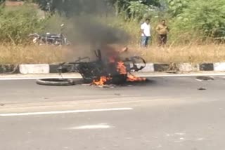 Bike caught fire in Shahpur