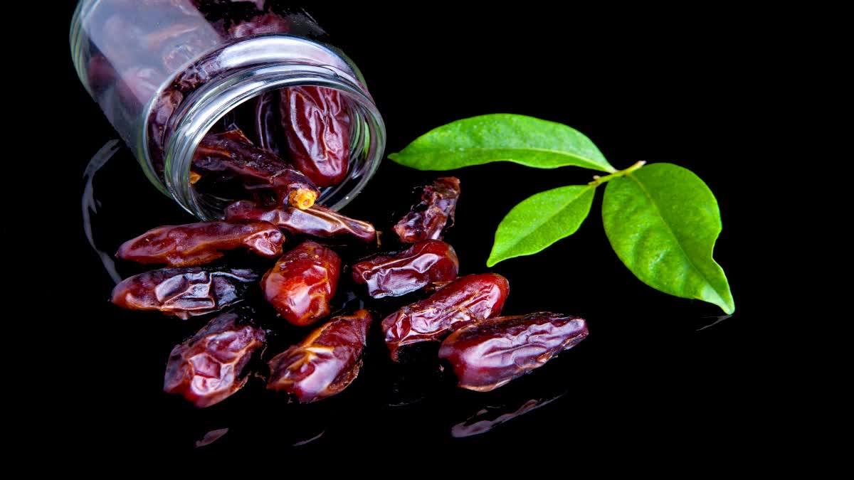 KHAJUR BENEFITS AND RIGHT WAY TO EAT DATES ALSO ADVICE FOR DIABETES PATIENTS