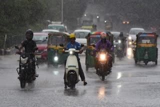 ಬೆಂಗಳೂರಲ್ಲಿ ಅಬ್ಬರಿಸಿದ ಮಳೆರಾಯ