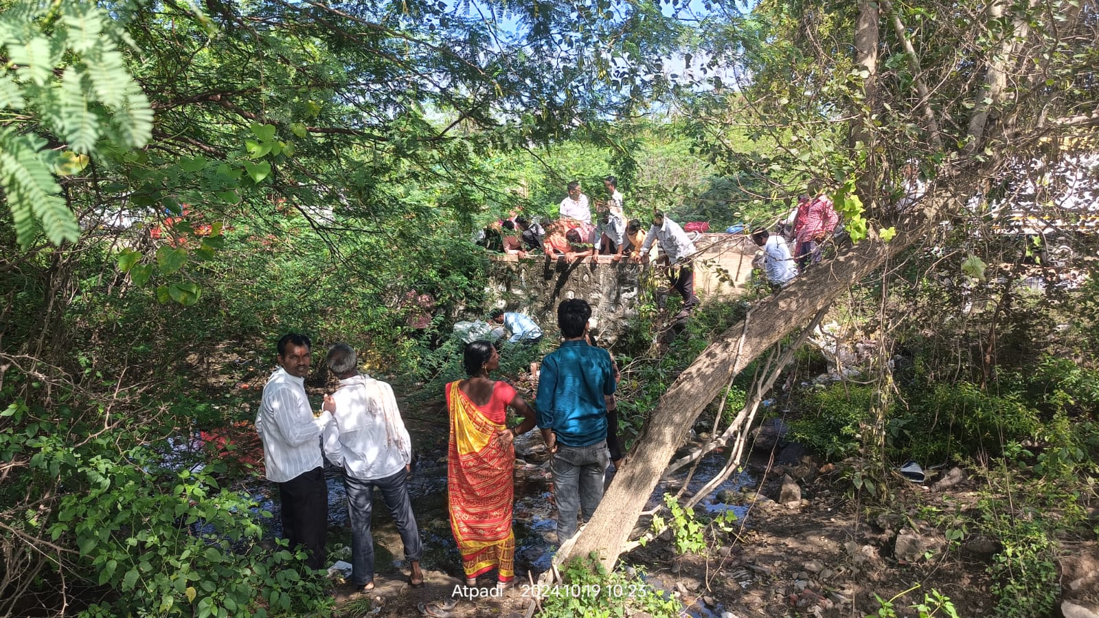 500 Rupees Notes Found In Rivulet