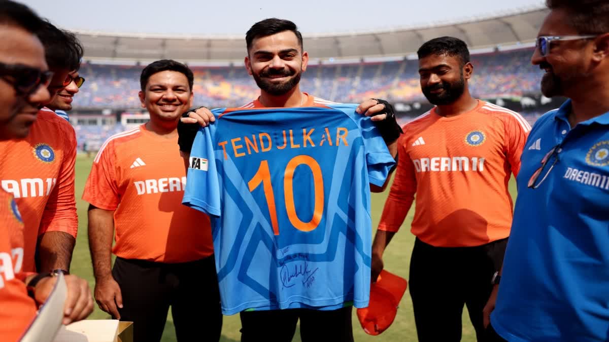 Tendulkar gifts Virat Kohli his iconic jersey