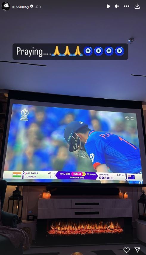 Mouni Roy took to Instagram Stories to extend support to Team India