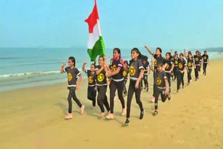 greet-team-india-with-dance