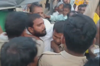 tdp_leaders_protest_on_road_police_arrest_in_srinivas_reddy