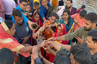 devotees offered ardhya to setting Sun on Chhath Puja in Giridih