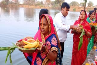 Chhath Vrati gave Sandhya Arghya
