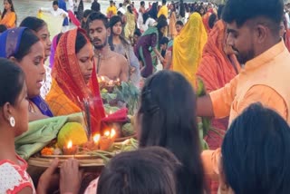 Chhath Vrati gave Sandhya arghya